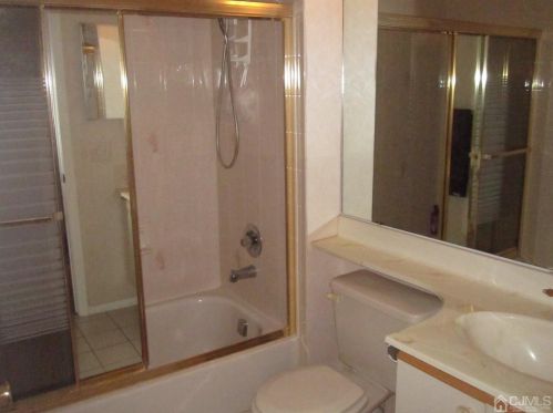 143 Linda Ln, Edison NJ 08820-4509 exterior