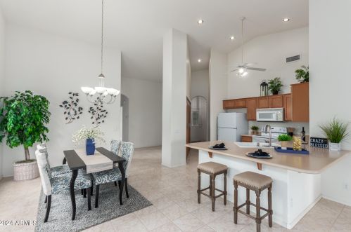 9717 Holiday Way, Chandler AZ 85248-6019 exterior