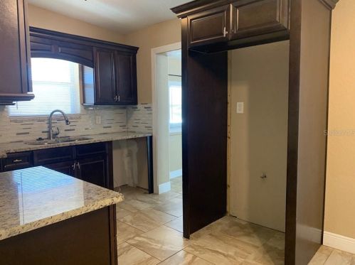 5917 Bolling Dr, Orlando FL 32808-6010 exterior