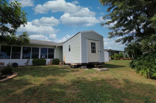 727 Calmoso Dr, Fort Pierce FL 34983-2208 exterior