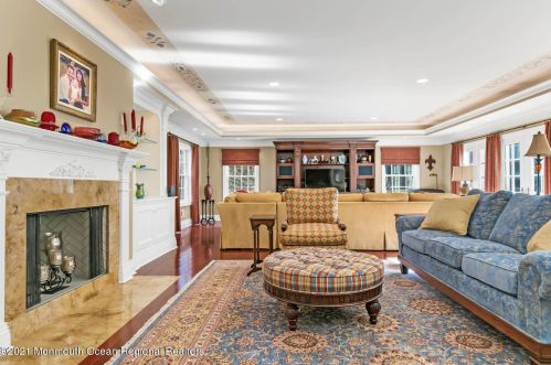 41 Marlpit Pl, Middletown NJ 07748-2028 exterior