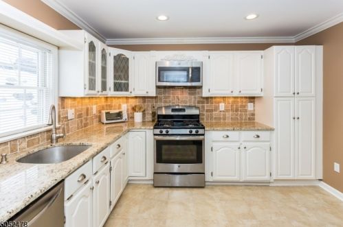 9 Brookside Dr, Rockaway NJ 07866-1029 exterior