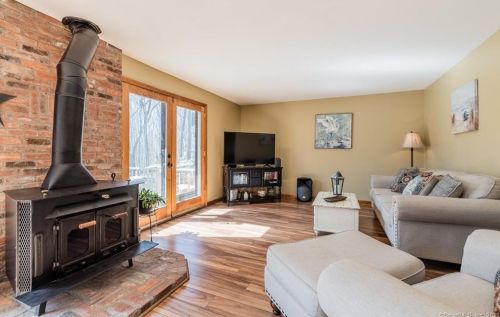 208 Reservoir Rd, Deep River, CT 06419-2329