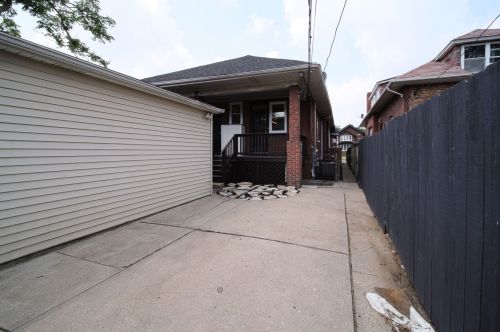 7251 Paxton Ave, Chicago IL  60649-2519 exterior