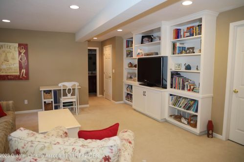 5955 Coleman Rd, East Lansing MI 48823-9763 exterior