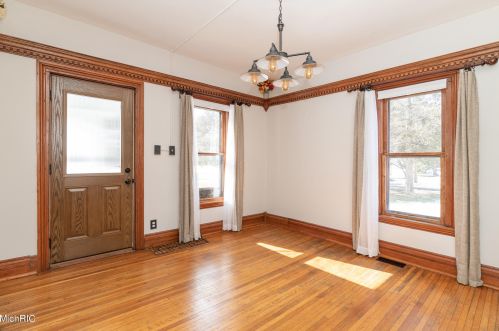 1104 Hoffman St, Three Rivers MI 49093-1017 exterior