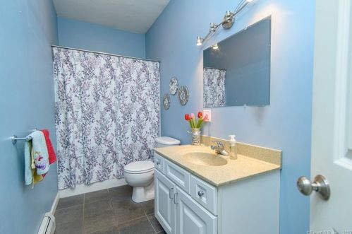 304 Ledge Rd, Killingly CT 06241-1910 exterior