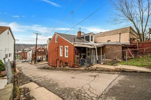 2004 Gregory St, Pittsburgh PA  15203-1642 exterior