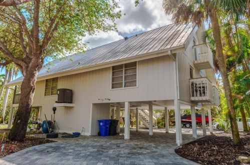 5058 Seahorse Ave, Naples FL 34103-2470 exterior