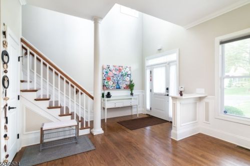 70 Elmwood Dr, Livingston NJ 07039-2231 exterior