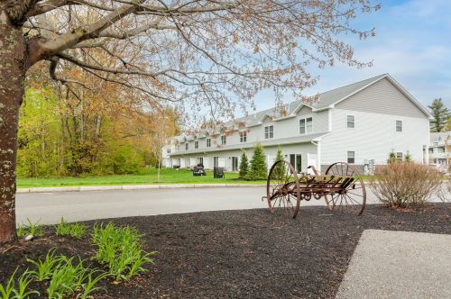 1 Camelia Ave, Concord NH  03301-4689 exterior