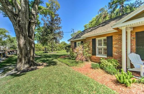 8919 Arrawana Ave, Tampa FL 33614-1810 exterior