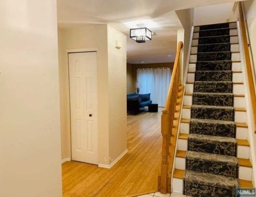 2057 Drake Ct, Mahwah NJ  07430-3804 exterior