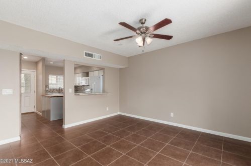 4975 Bellevue St, Tucson AZ 85712-4913 exterior