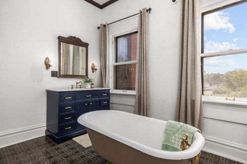 1715 Hickory St, Saint Louis MO 63104-2932 exterior