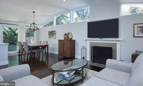 6825 Old Chesterbrook Rd, Mc Lean VA 22101-4408 exterior