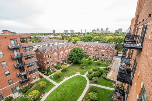 1000 53rd St, Chicago IL 60615-4369 exterior