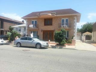 2163 73rd St, Brooklyn, NY 11204-5917