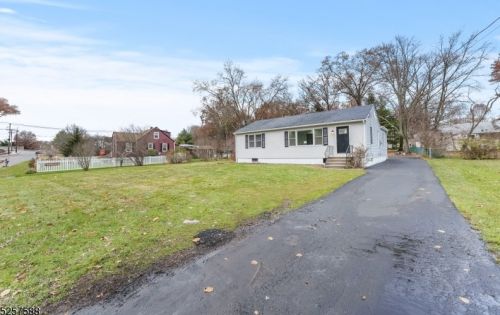 114 Woodlawn Ave, Bridgewater NJ 08807-2031 exterior