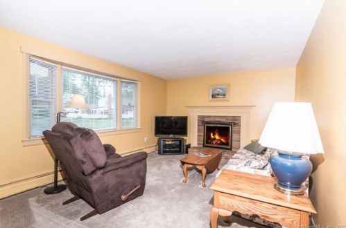 51 David St, Enfield CT 06082-5033 exterior