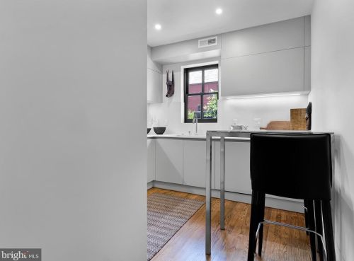 418 5th St, Washington DC  20003-2051 exterior