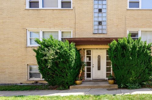 6917 Irving Park Rd, Chicago IL  60634-2308 exterior