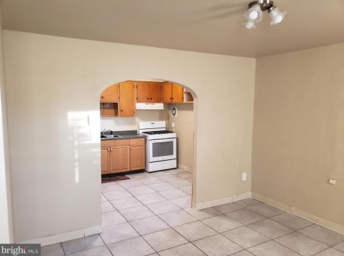 2441 11th St, Philadelphia, PA 19133-1414