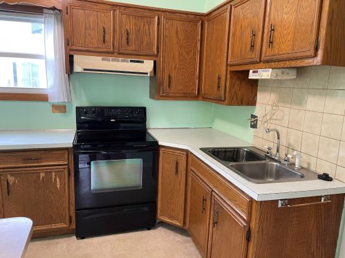 1816 12th St, Manitowoc, WI 54220-6218