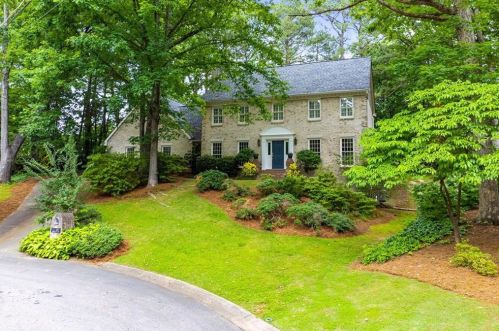 265 Brackenwood Cir, Atlanta GA exterior