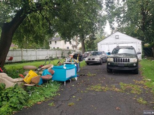 1290 Beaumont Ave, Teaneck NJ 07666-4901 exterior