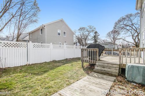 1808 Diamond Ave, Grand Rapids MI 49505-4815 exterior