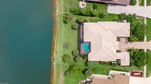 2046 Imperial Cir, Naples FL 34110-1089 exterior