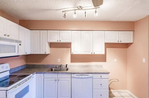 662 105 Ave, Naples FL 34108-1840 exterior