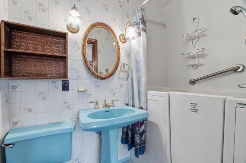 6 Walker Rd, Peabody MA 01960-5421 exterior