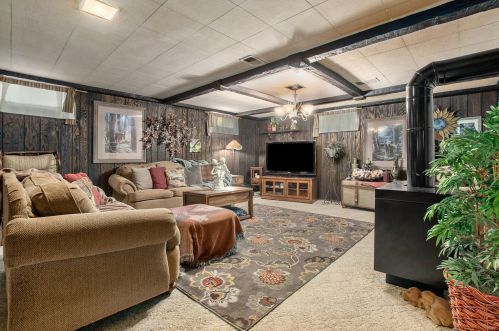 2085 Madalene Ave, Meskegon MI 49442-3815 exterior