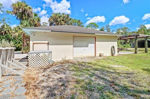 162 9 St, Naples FL 34117-2153 exterior