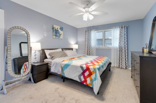 8232 Catherine Ave, Chicago IL 60656-1110 exterior