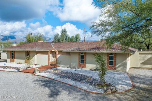 8930 Bears Path Rd, Tucson AZ  85749-8139 exterior