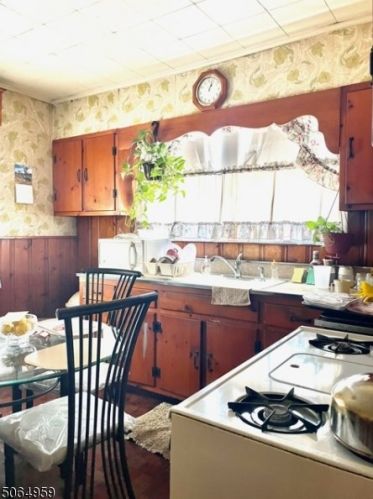 899 Chancellor Ave, Irvington NJ 07111-1214 exterior