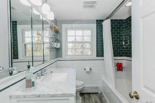 11 Locust Pl, Huntington Station NY 11746-4233 exterior