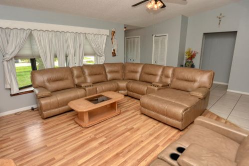 834 Walters Ter, Fort Pierce FL 34983-3963 exterior