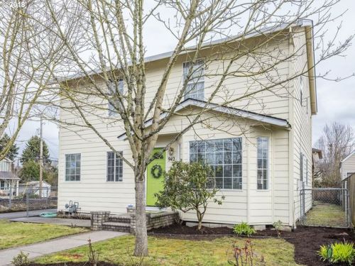 942 80 Ave, Portland OR  97213-6929 exterior