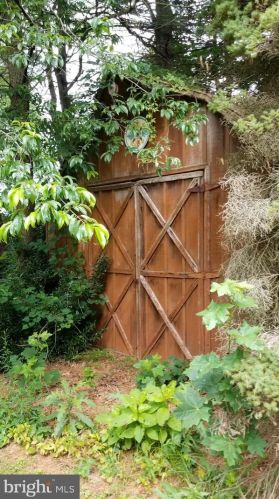 26 Acres Dr, Trenton NJ 08690-3915 exterior