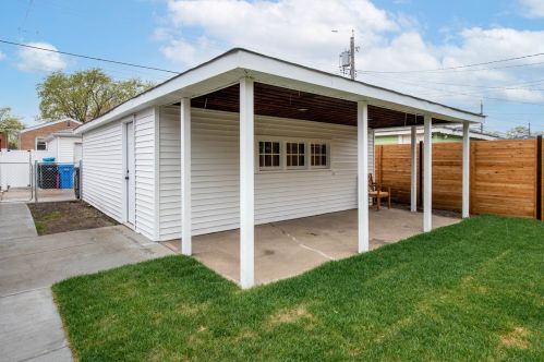 4852 La Crosse Ave, Chicago IL  60638-2119 exterior