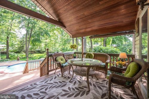 1803 Cool Spg Dr, Alexandria VA 22308-1630 exterior