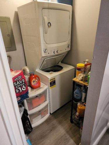 10814 Donna Dr, Milwaukee WI 53224-2218 exterior