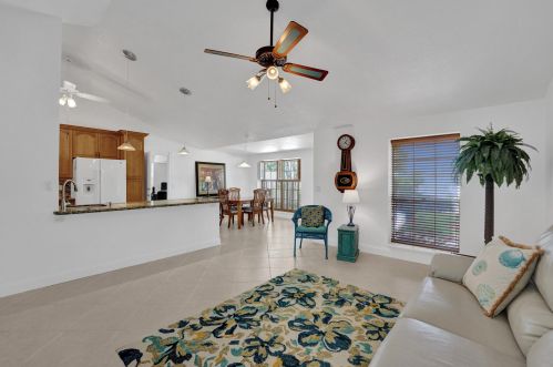 5336 Courtney Cir, Boynton Beach FL 33472-1280 exterior