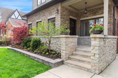 6152 Legett Ave, Chicago, IL 60646-4816