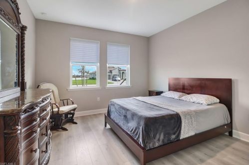 2090 Grv Dr, Naples FL 34120-1422 exterior