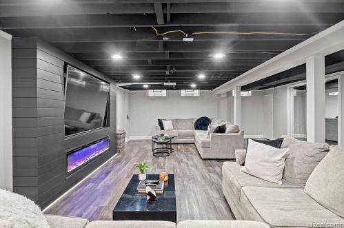 6126 Cambourne Rd, Dearborn Heights MI 48127-3916 exterior